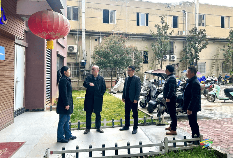 縣融媒體中心到包保小區督導文明創建工作