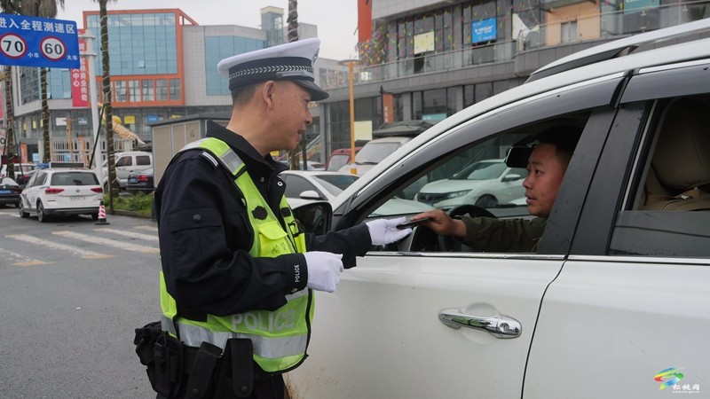 【網絡中國節·清明】清明我在崗 平安“警”相隨