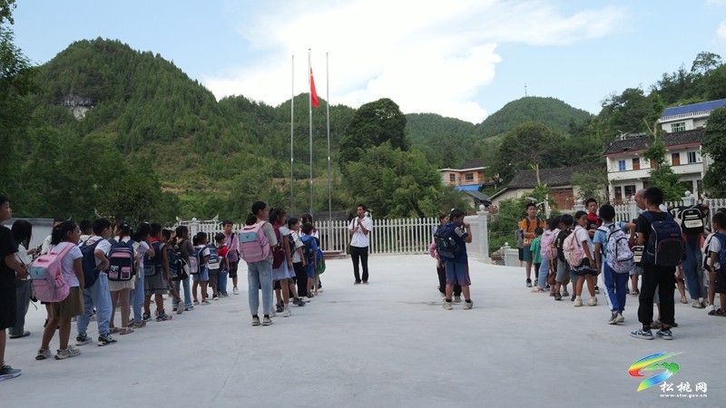 迓駕鎮：鄉村“擺渡人”任達兵