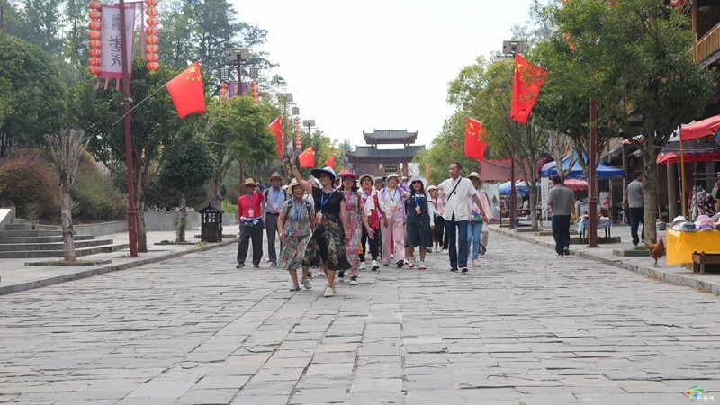 國慶假期苗王城迎來旅游高峰