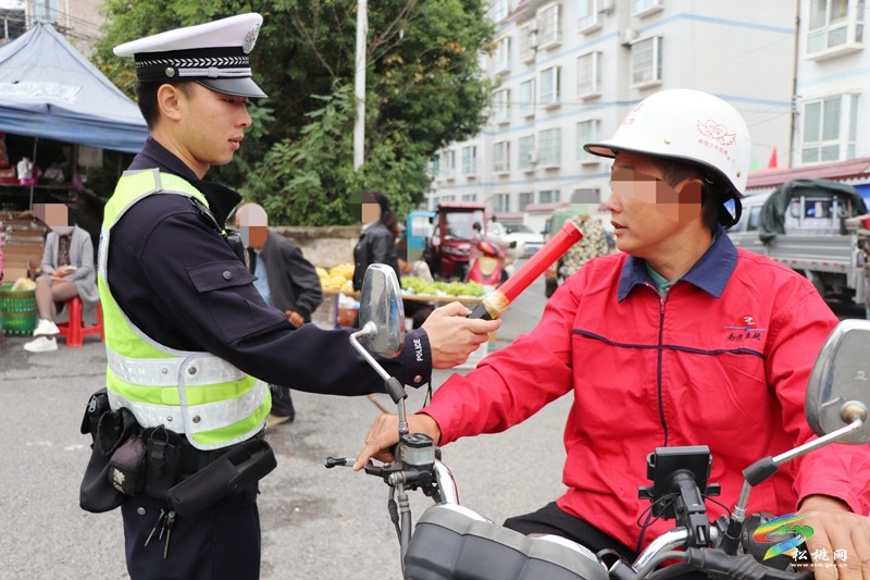 松桃公安交警開展秋季農村道路交通安全違法集中整治行動
