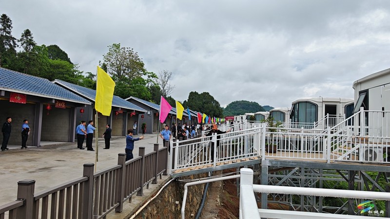 銅仁大峽谷太空艙民宿及商鋪正式開業  激活景區發展新動能