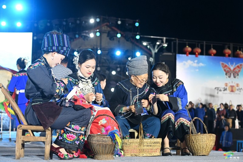 【吃貴州“晚飯”·看松桃村晚】松桃村晚：五一精彩啟幕  優秀節目“嗨”放送