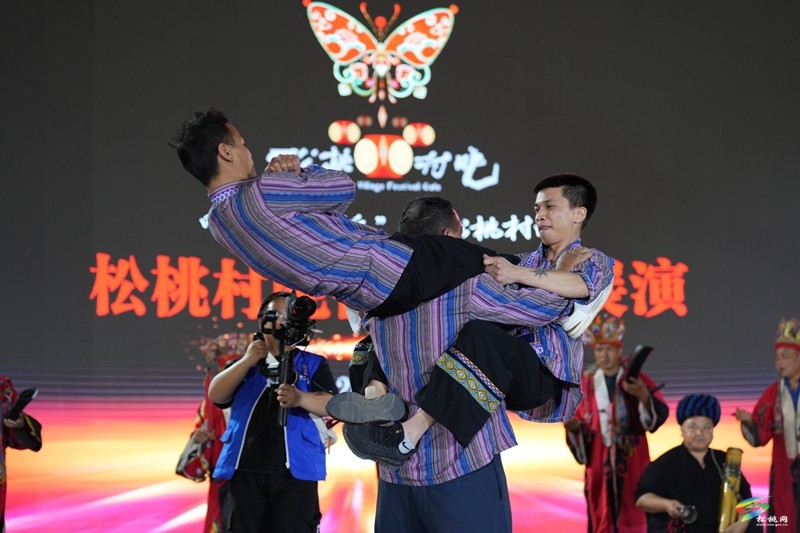 【吃貴州“晚飯”·看松桃村晚】松桃村晚：五一精彩啟幕  優秀節目“嗨”放送