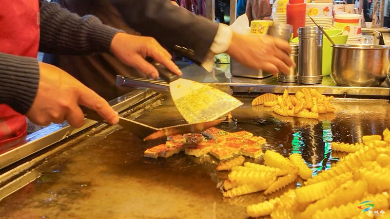 松桃：小城夜市 五一“食”力全開