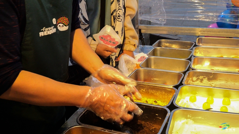 松桃：小城夜市 五一“食”力全開